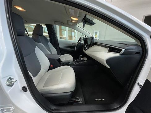 Used 2022 Toyota Corolla LE FWD image 30