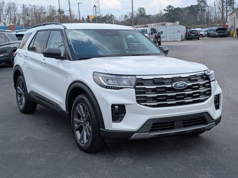 New 2026 Ford Explorer Active w/ Active Comfort Package image 4