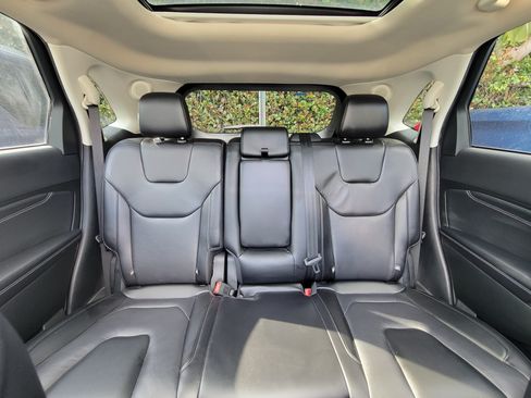 Used 2022 Ford Edge Titanium AWD/4WD image 16