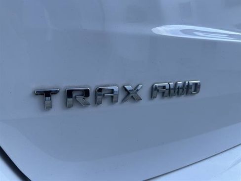 Used 2017 Chevrolet Trax LT w/ Sun & Sound Package image 10