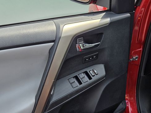 Used 2015 Toyota RAV4 Limited w/ Technology Package FWD image 10