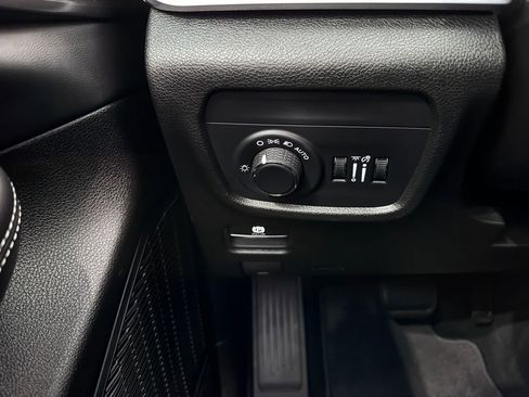 Used 2025 Jeep Grand Cherokee L Laredo image 22