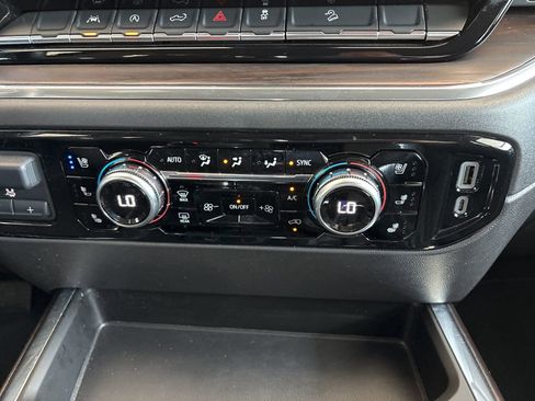 Used 2025 GMC Sierra 1500 SLT AWD/4WD image 24