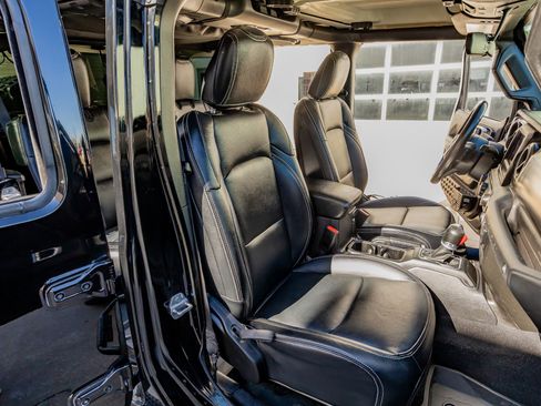 Used 2022 Jeep Wrangler Unlimited Sport S image 31