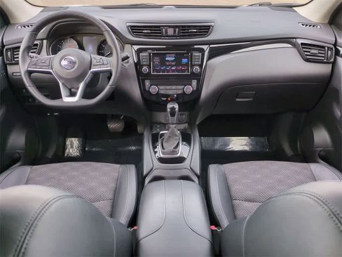 Used 2022 Nissan Rogue Sport SV w/ Technology Package image 15