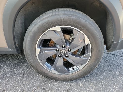 Used 2025 Nissan Rogue SV FWD image 27