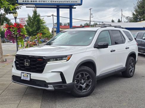 Used 2023 Honda Pilot TrailSport image 2