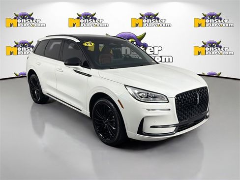 Used 2023 Lincoln Corsair Reserve w/ Equipment Group 201A image 3