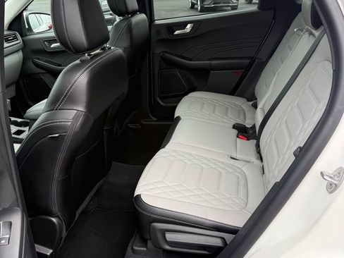 Used 2023 Ford Escape Platinum w/ Premium Technology Package AWD/4WD image 11