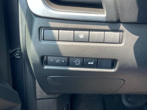 Used 2024 Nissan Rogue SV FWD image 30