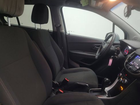 Used 2020 Chevrolet Trax LS w/ Tint and Cruise Package FWD image 21