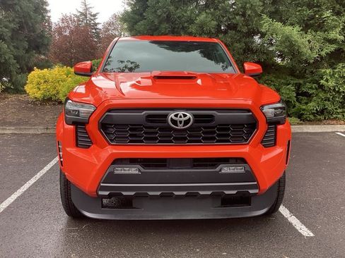 Used 2024 Toyota Tacoma TRD Sport AWD/4WD image 19