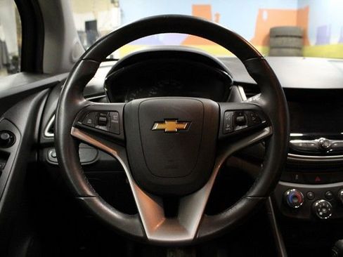 Used 2022 Chevrolet Trax LT w/ LT Convenience Package image 20