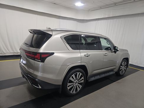 Used 2022 Lexus LX 600 4WD w/ Luxury Package image 7