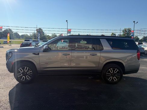 Used 2023 GMC Yukon XL AT4 w/ AT4 Premium Package AWD/4WD image 10