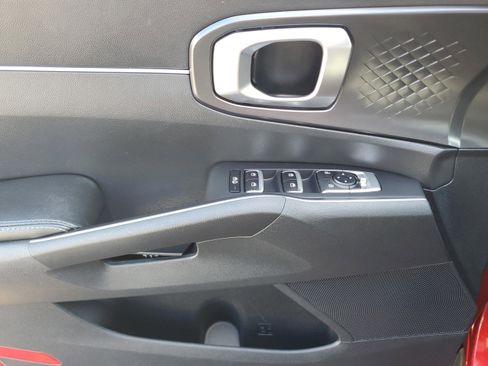 Certified 2023 Kia Sorento LX image 18