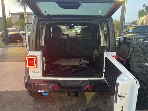 Used 2024 Jeep Wrangler Unlimited image 22