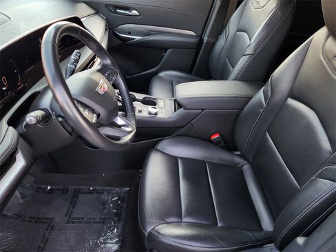 Used 2024 Cadillac XT4 Premium Luxury image 12