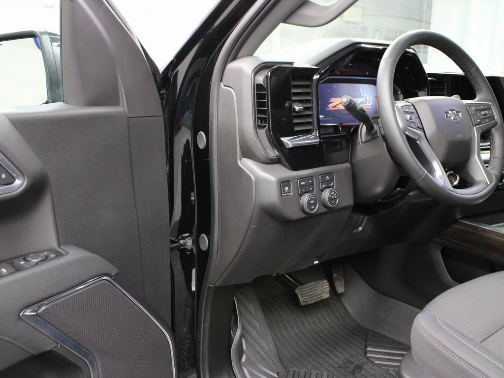 Used 2025 Chevrolet Silverado 1500 RST AWD/4WD image 46