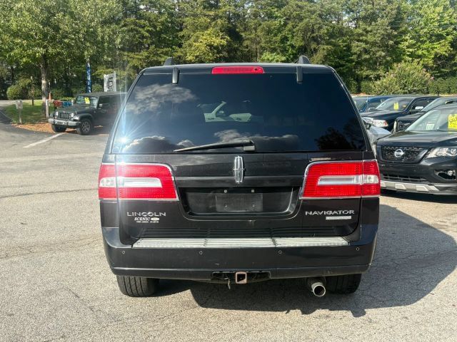 Used 2013 Lincoln Navigator 4WD image 4