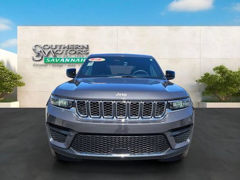 Used 2025 Jeep Grand Cherokee Laredo X AWD/4WD image 8