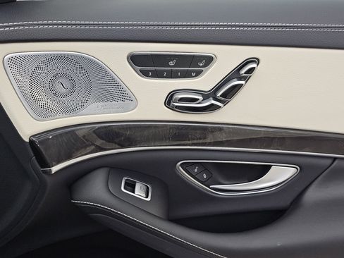 Used 2019 Mercedes-Benz S 560 Sedan image 18