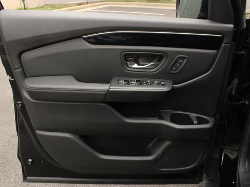 Used 2025 Honda Pilot EX-L image 15