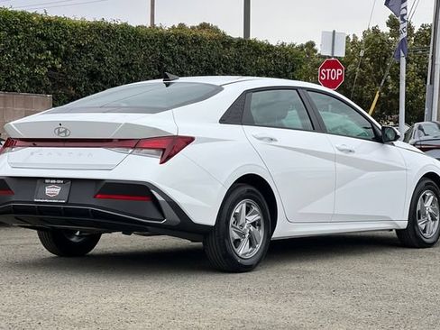 New 2026 Hyundai Elantra SE FWD image 6