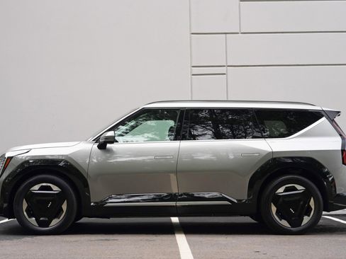 Used 2024 Kia EV9 Land AWD/4WD image 9