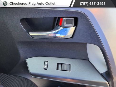Used 2018 Toyota RAV4 XLE FWD image 44