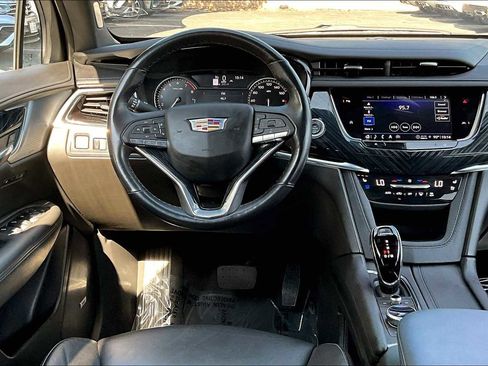 Used 2024 Cadillac XT6 Premium Luxury image 9