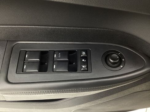 Used 2009 Chrysler 300 C image 36