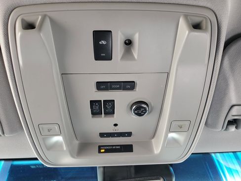 Used 2016 Cadillac Escalade Luxury AWD/4WD image 23