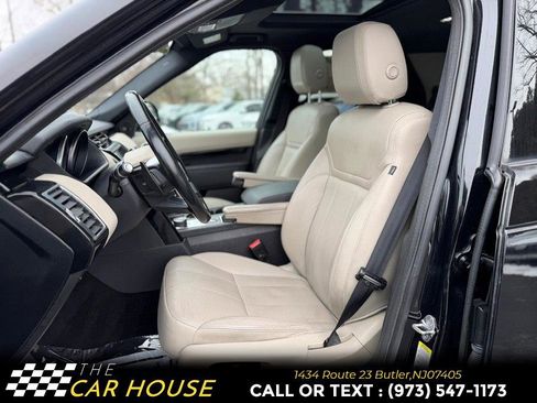 Used 2018 Land Rover Discovery SE image 17