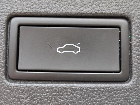 Used 2021 Volkswagen Atlas SEL R-Line FWD image 18