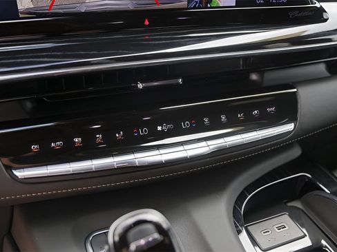 Used 2024 Cadillac Escalade Sport w/ Touring Package image 18