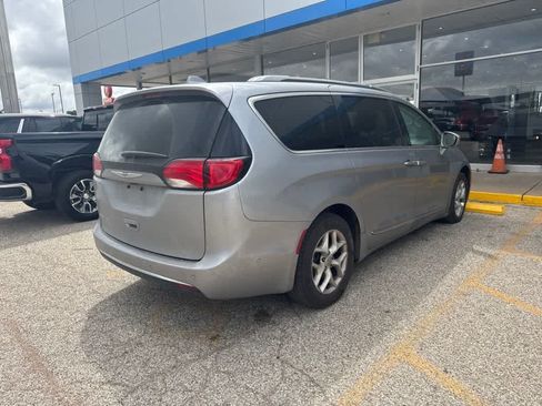 Used 2020 Chrysler Pacifica Touring-L Plus w/ Tire & Wheel Group FWD image 7