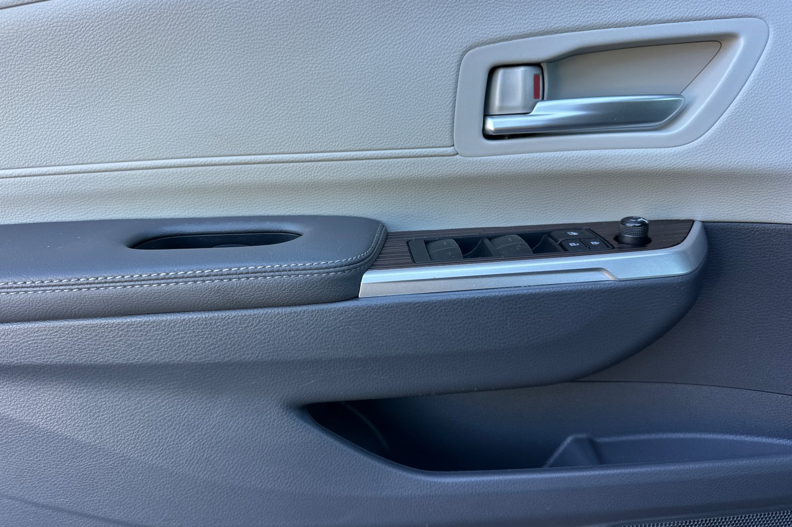 Certified 2023 Toyota Sienna XLE FWD image 13