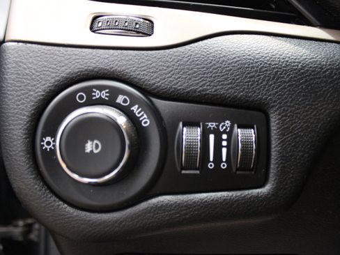 Used 2017 Jeep Cherokee Latitude image 17