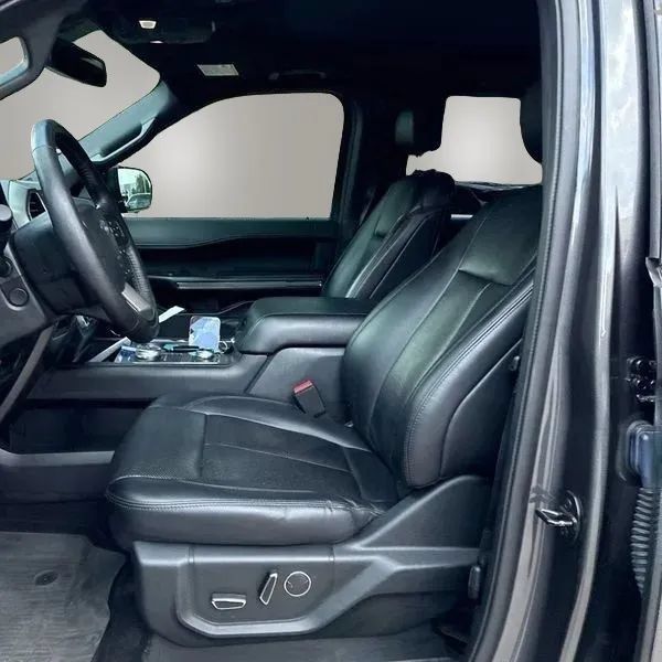 Used 2019 Ford Expedition XLT w/ Equipment Group 202A AWD/4WD image 18