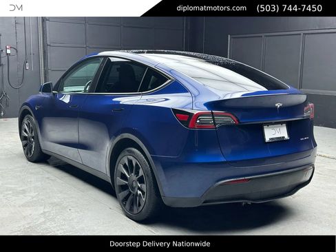 Used 2023 Tesla Model Y Long Range image 4