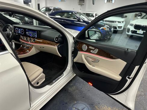 Used 2019 Mercedes-Benz E 300 4MATIC image 30