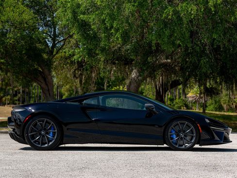 Used 2023 McLaren Artura image 30