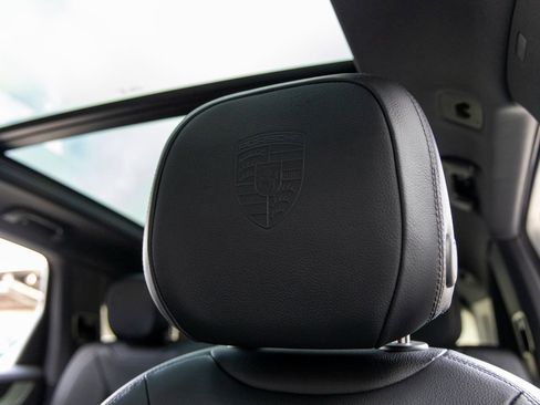 Certified 2025 Porsche Cayenne AWD/4WD image 27