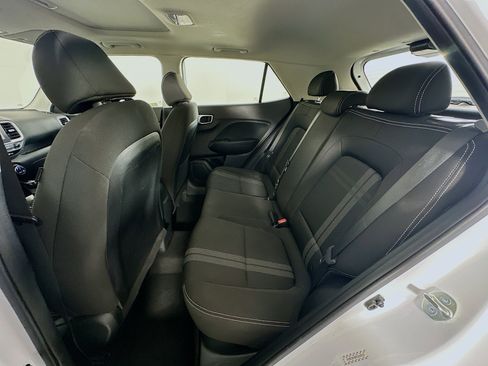 Used 2023 Hyundai Venue SEL image 28