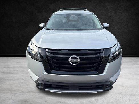 Used 2025 Nissan Pathfinder SL w/ Black Appearance Package FWD image 11