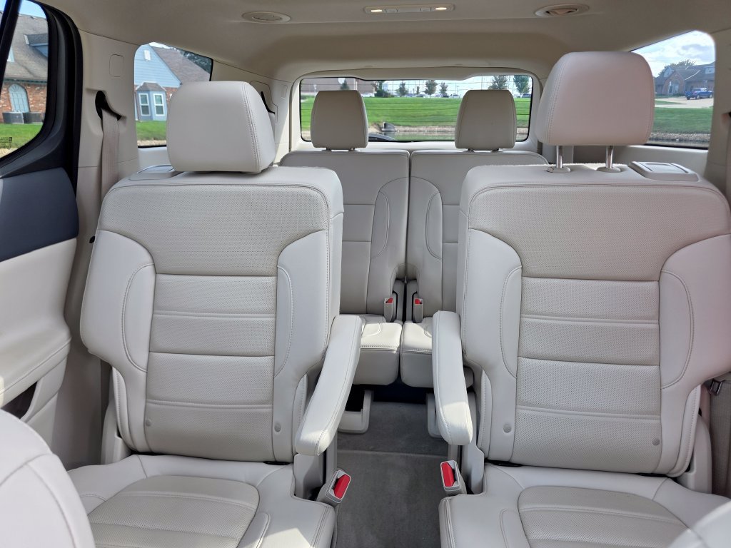 Used 2021 GMC Acadia Denali w/ Denali Ultimate Package AWD/4WD image 9