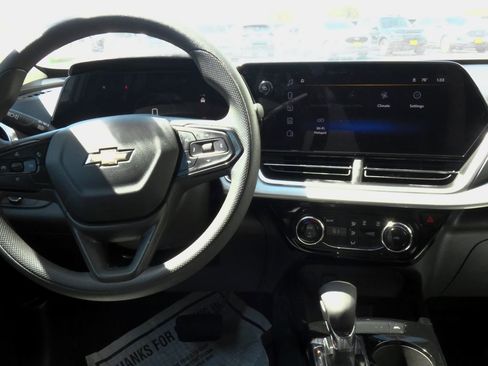 Used 2025 Chevrolet Trax LT image 13