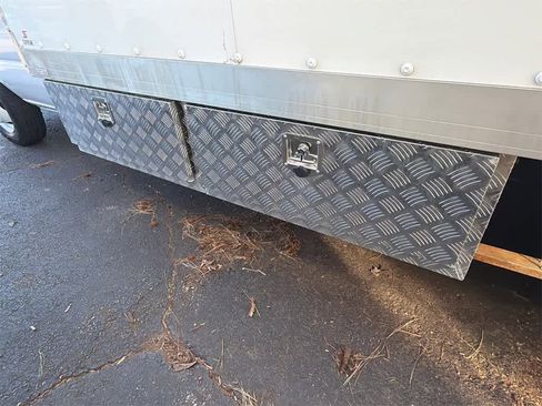 Used 2023 Ford E-450 and Econoline 450 Super Duty w/ Power Windows & Locks Group image 9