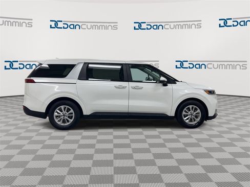Used 2024 Kia Carnival LX image 9